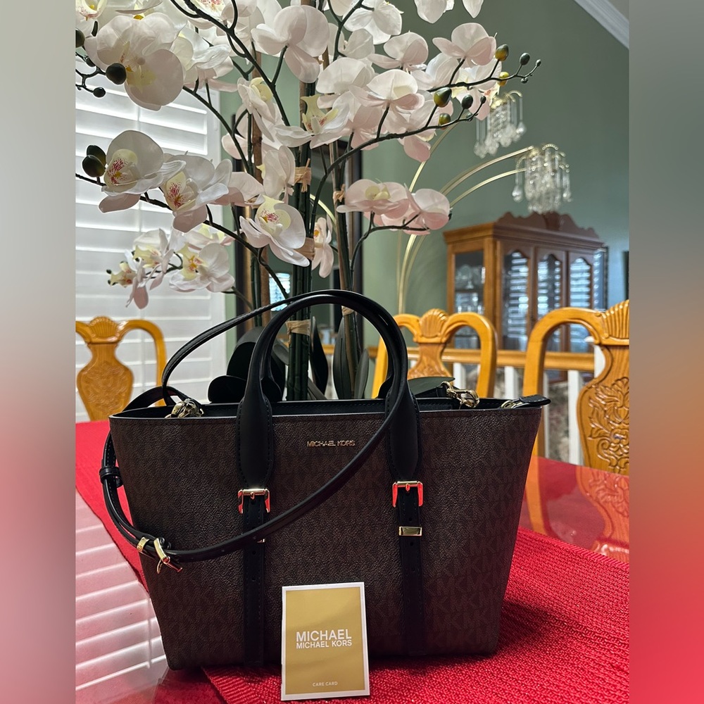 🤎👜🤎NWT Michael Kors MOORE Black and Brown Satchel 🤎👜 🤎